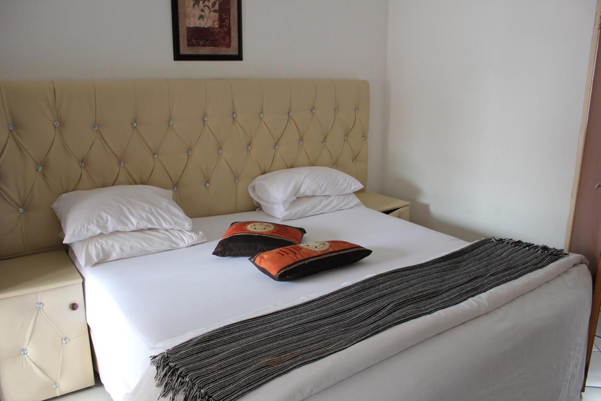 Tzaneen Guest House Ngoại thất bức ảnh