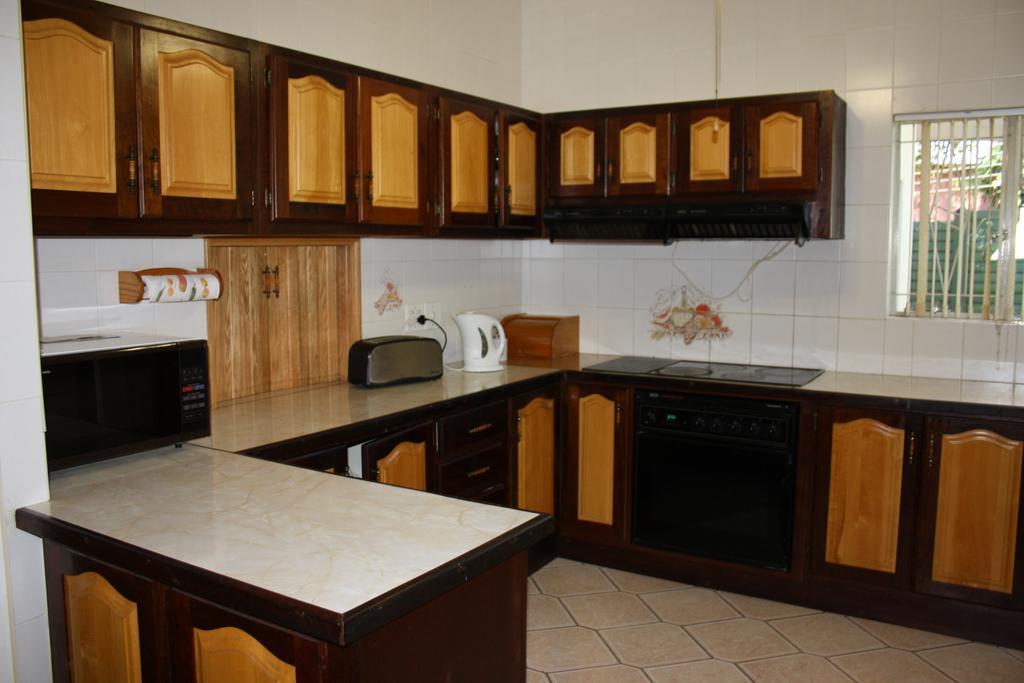 Tzaneen Guest House Ngoại thất bức ảnh